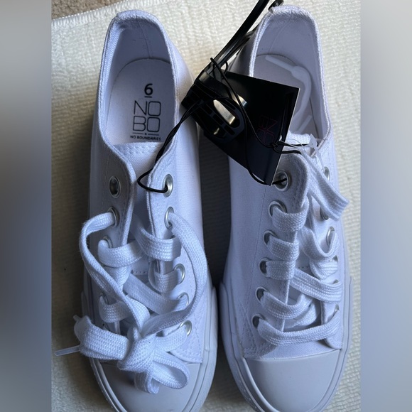 No Boundaries white sneakers - Picture 1 of 4